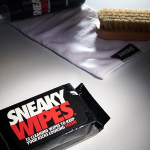 MAKE YOUR SHOES CLEAR SNEAKY WIPES & CLE
